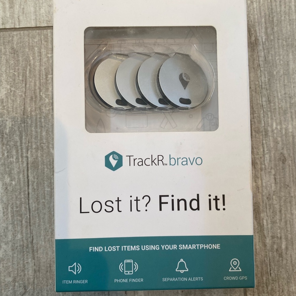 NWT TrackR bravo Item Trackers - Silver (4 Pack)